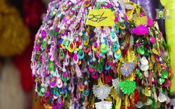 Phong phú phụ kiện phố Hàng Bồ