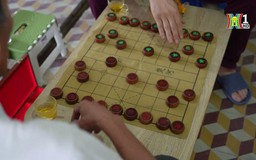 Tình hàng xóm bên bàn cờ tướng