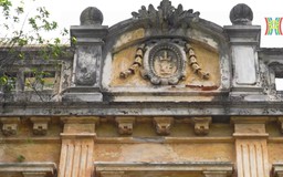 Kiến trúc cổ trên phố Phan Huy Ích