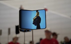 Apple ra mắt iPhone gập đầu tiên