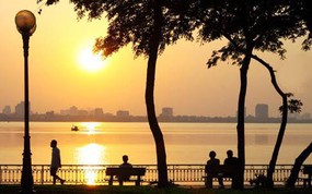 Mùa thu bên hồ Tây