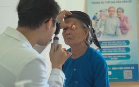 Mang ánh sáng đến với người dân vùng cao