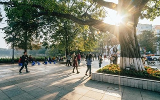 Hà Nội ngày nắng, đêm và sáng sớm trời lạnh