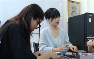 Cô gái lan toả tình yêu pháp lam tới người khiếm thính | Người tốt quanh ta | 15/08/2026