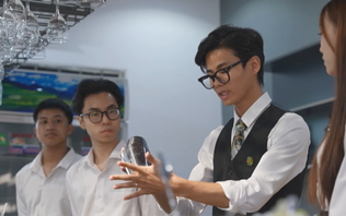 Từ giảng đường đến năng lực làm nghề