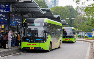 Xe Bus Hà Nội chuyển đổi xanh thân thiện môi trường
