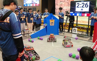Học sinh Việt Nam chinh phục thử thách robotics