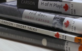Nhà thơ Anne Carson mang giải Nobel Văn học về cho Canada