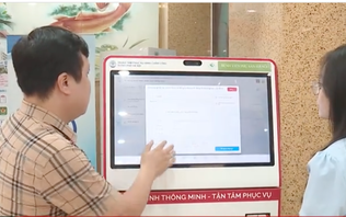 Người dân Hà Nội thực hiện thủ tục khai sinh ngay tại bệnh viện