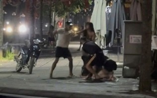 Xác minh vụ nhóm thanh niên đánh nhau giữa đường ở hà nội