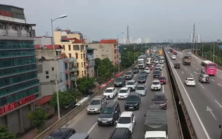 Vành đai 3 trên cao ùn tắc, CSGT khuyến cáo tài xế