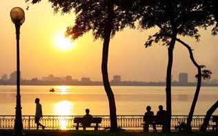 Mùa thu bên hồ Tây