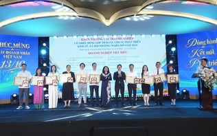 Phường Nghĩa Đô tôn vinh doanh nghiệp tiêu biểu