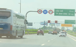 Xử lý hàng nghìn bất cập biển báo, đèn tín hiệu giao thông