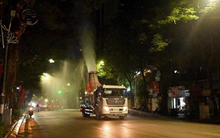 Hà Nội: Tiếp tục chạy xe phun sương dập bụi trong Vành đai 1