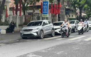 Phố Yên Lãng tái diễn tình trạng lấn chiếm lòng đường, vỉa hè