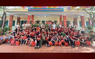 Trao 109 suất quà cho học sinh khuyết tật