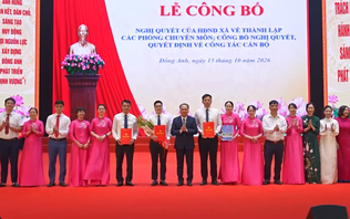 Xã Đông Anh công bố quyết định thành lập phòng, ban chuyên môn