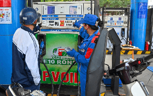 Đề xuất công bố giá xăng dầu mới trước ít nhất 30 phút