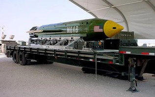 CNN: Mỹ cân nhắc dùng siêu bom tấn công Iran