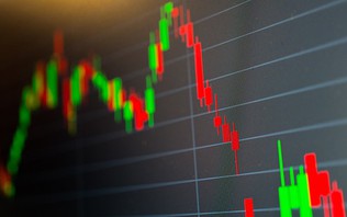 VN-Index hồi phục vượt 1700 điểm, thanh khoản giảm mạnh