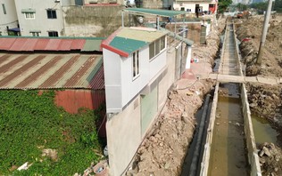 Công trình hình dạng bất thường mọc lên sau GPMB