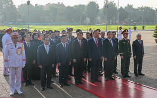 Các đại biểu Quốc hội tưởng nhớ Chủ tịch Hồ Chí Minh