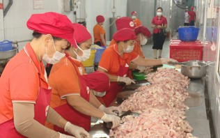 Thấy gì qua kiểm soát bếp ăn bán trú ở Hà Nội?