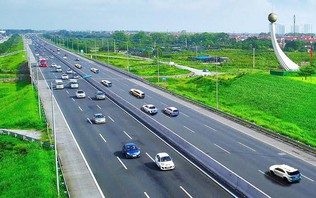 7 tuyến cao tốc cần lắp biển báo khoảng cách an toàn
