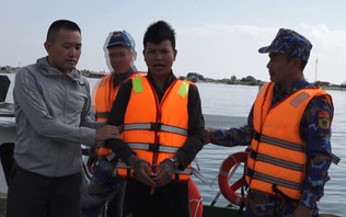 Bộ đội biên phòng bắt giữ đối tượng truy nã trên biển