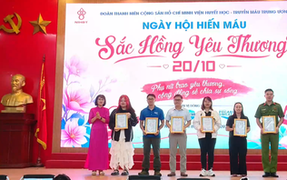 Ngày hội ‘Sắc hồng yêu thương’