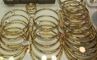 Giá vàng, bạc trong nước đồng loạt tăng trong khi tỷ giá giảm