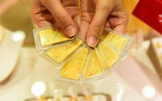 Giá vàng trong nước tiếp tục giảm mạnh