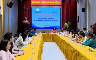 Tăng cường đối thoại để chăm lo cho lao động nữ