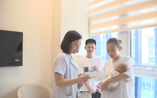 Nỗ lực giành lại sự sống cho bé sinh non, nặng 600 gram