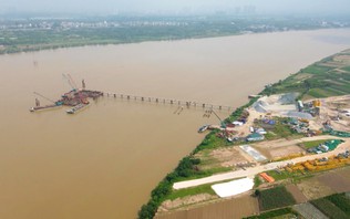 Bắt đầu phân luồng giao thông phục vụ thi công cầu Tứ Liên
