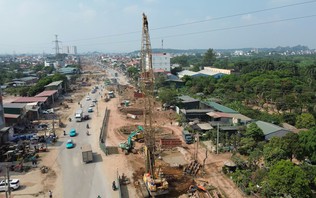 Cắt điện đường dây cao thế để thi công cầu Mai Lĩnh