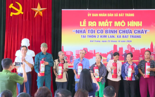 Xã Bát Tràng triển khai mô hình ‘Nhà tôi có bình chữa cháy’