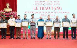 Xã Chương Dương trao Huy hiệu Đảng tặng 75 đảng viên