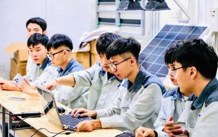 Đầu tư nền tảng tri thức, phát triển nhân lực công nghệ tương lai