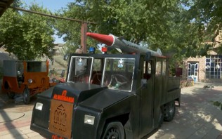 Cựu quân nhân Iraq chế tạo mô hình vũ khí từ sắt vụn