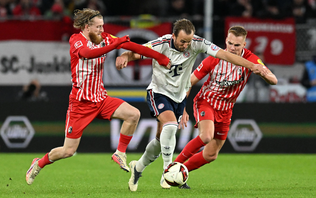 Bayern Munich đòi lại ngôi đầu Bundesliga