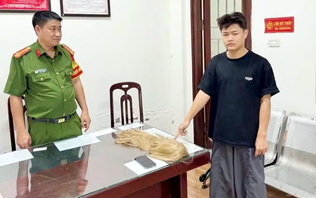 Giả danh phụ nữ qua mạng để trộm điện thoại