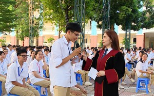 Bài trừ tội phạm ma túy len lỏi vào trường học