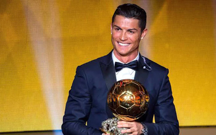 Cristiano Ronaldo đoạt giải thưởng Quả bóng Vàng vĩ đại nhất