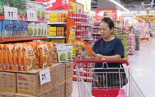 Cạnh tranh trên kệ hàng trong cao điểm bán lẻ quý IV