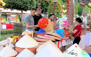Giữ gìn nghề nón làng Chuông