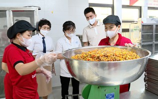 Đổi mới phương thức giám sát chất lượng bữa ăn bán trú cho học sinh
