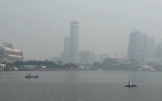 Ô nhiễm không khí nghiêm trọng tại Singapore và Malaysia