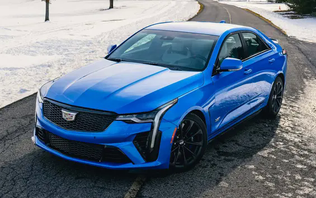 Cadillac CT4-V Blackwing dẫn đầu top xe tốt nhất năm 2025